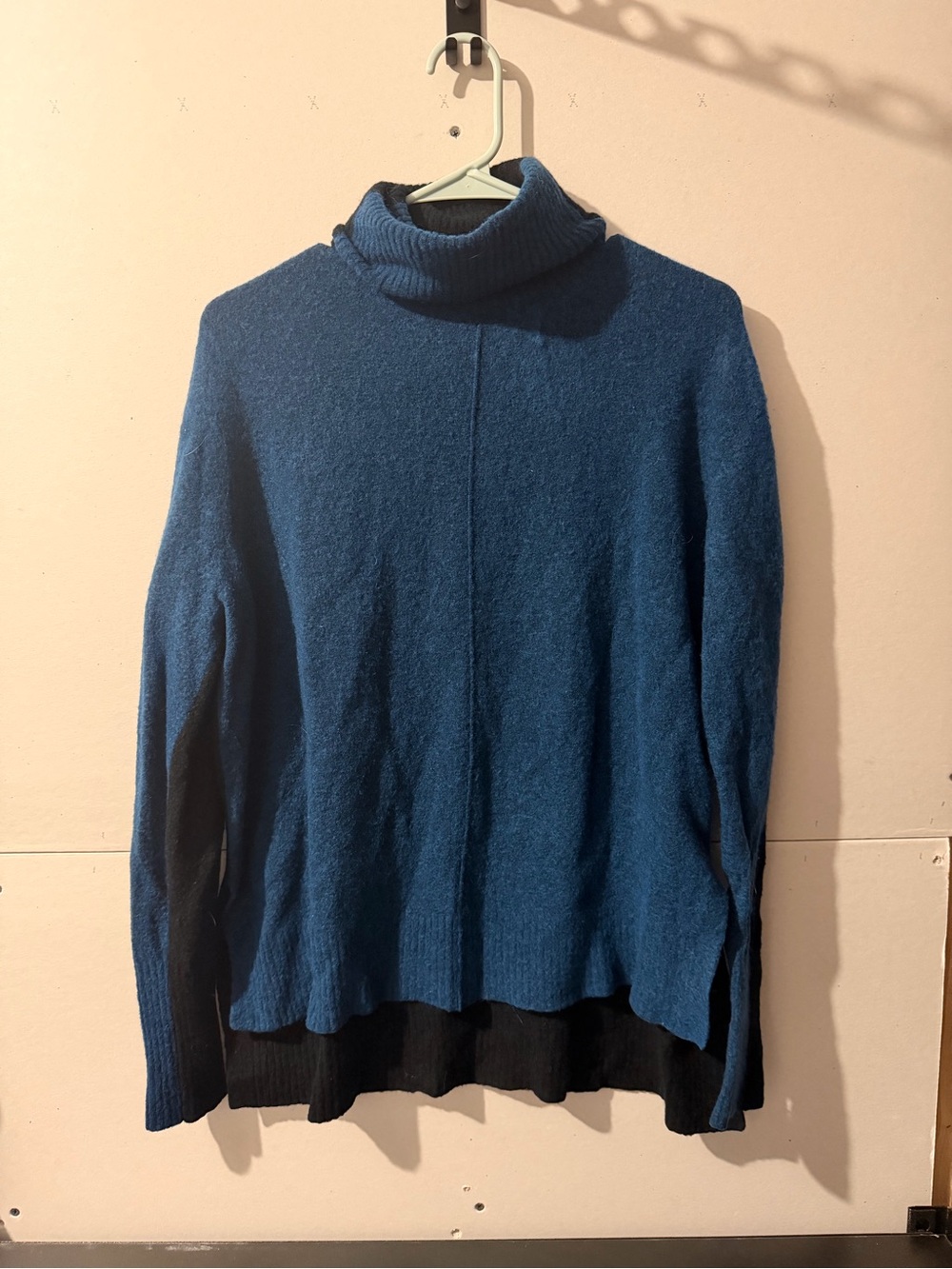 Athleta Womens Medium Turtleneck Sweater in Teal Blue